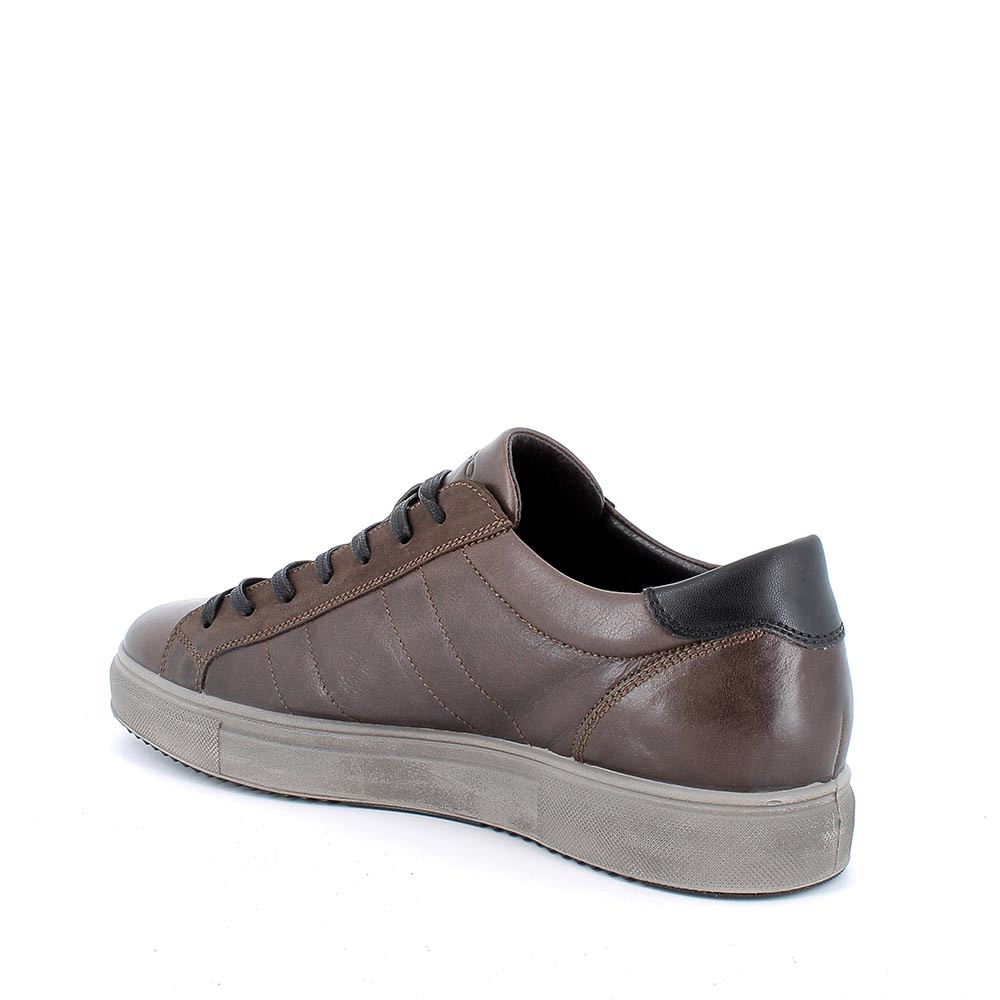 MAN SNEAKERS