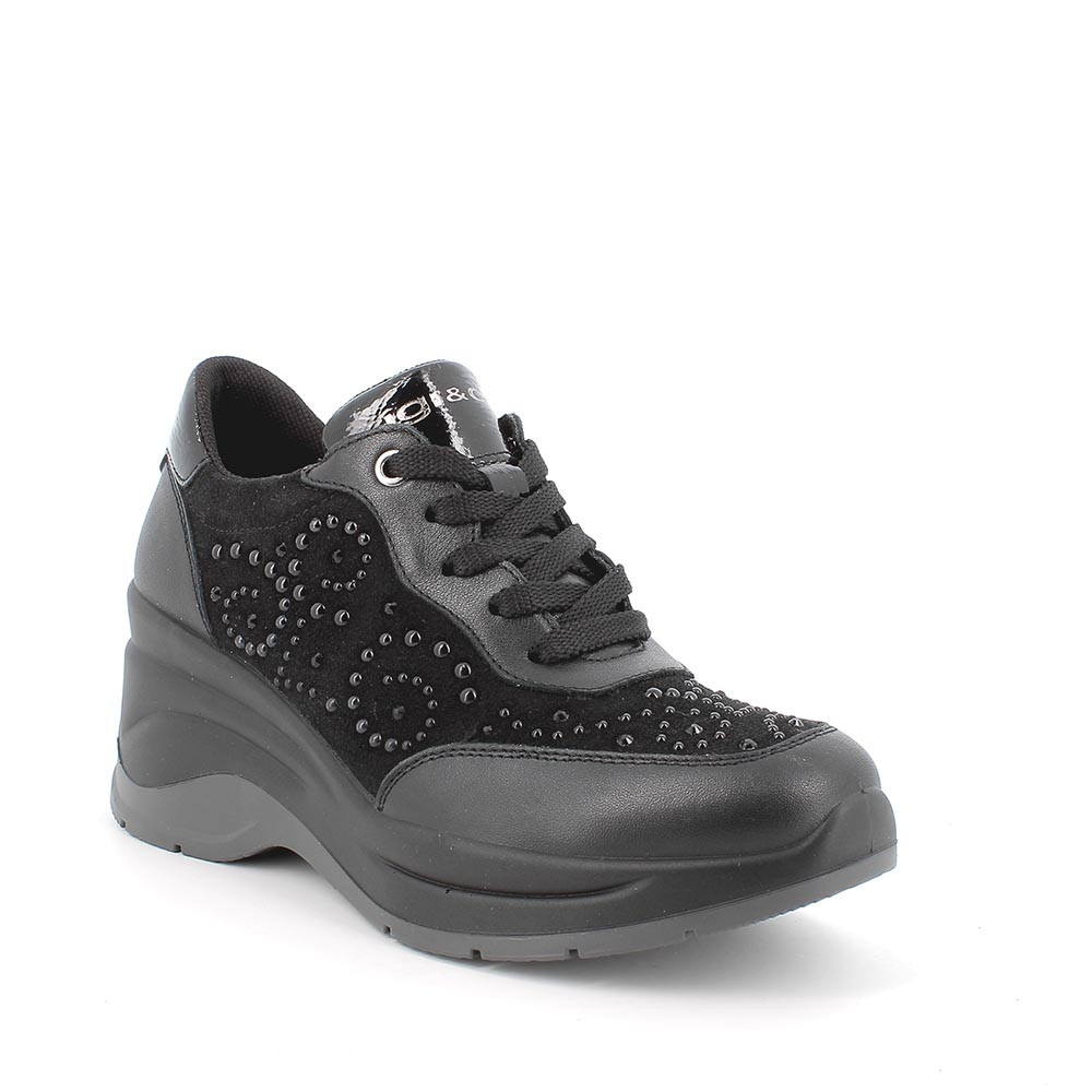 Sneakers con zeppa come indossare 2025
