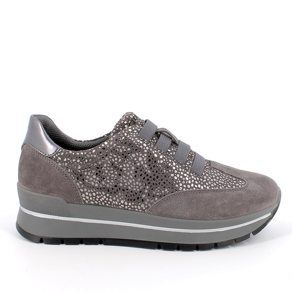 WOMAN SNEAKERS