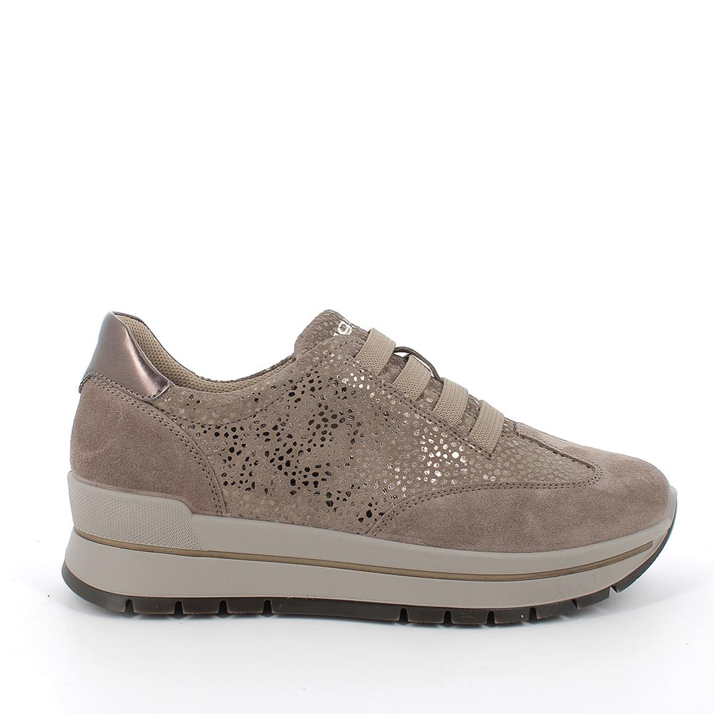 WOMAN SNEAKERS
