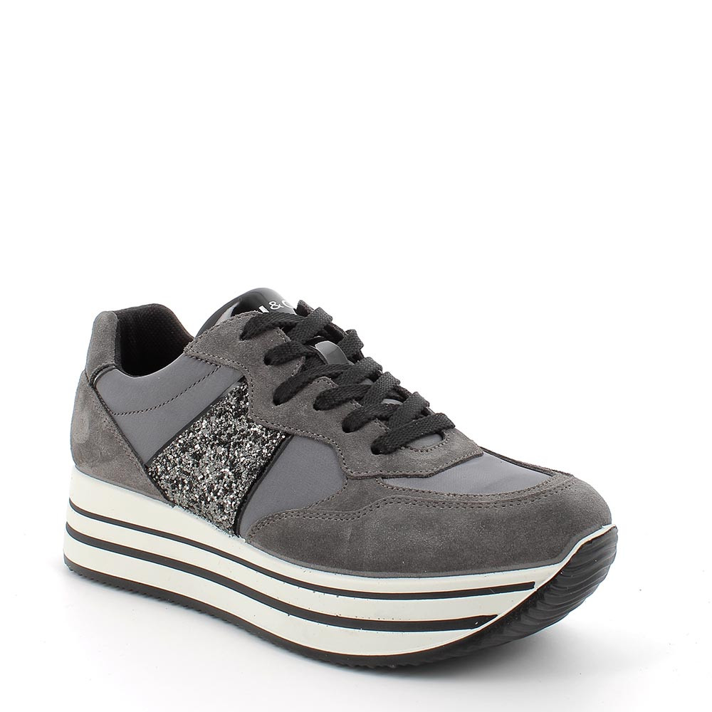 WOMAN SNEAKERS