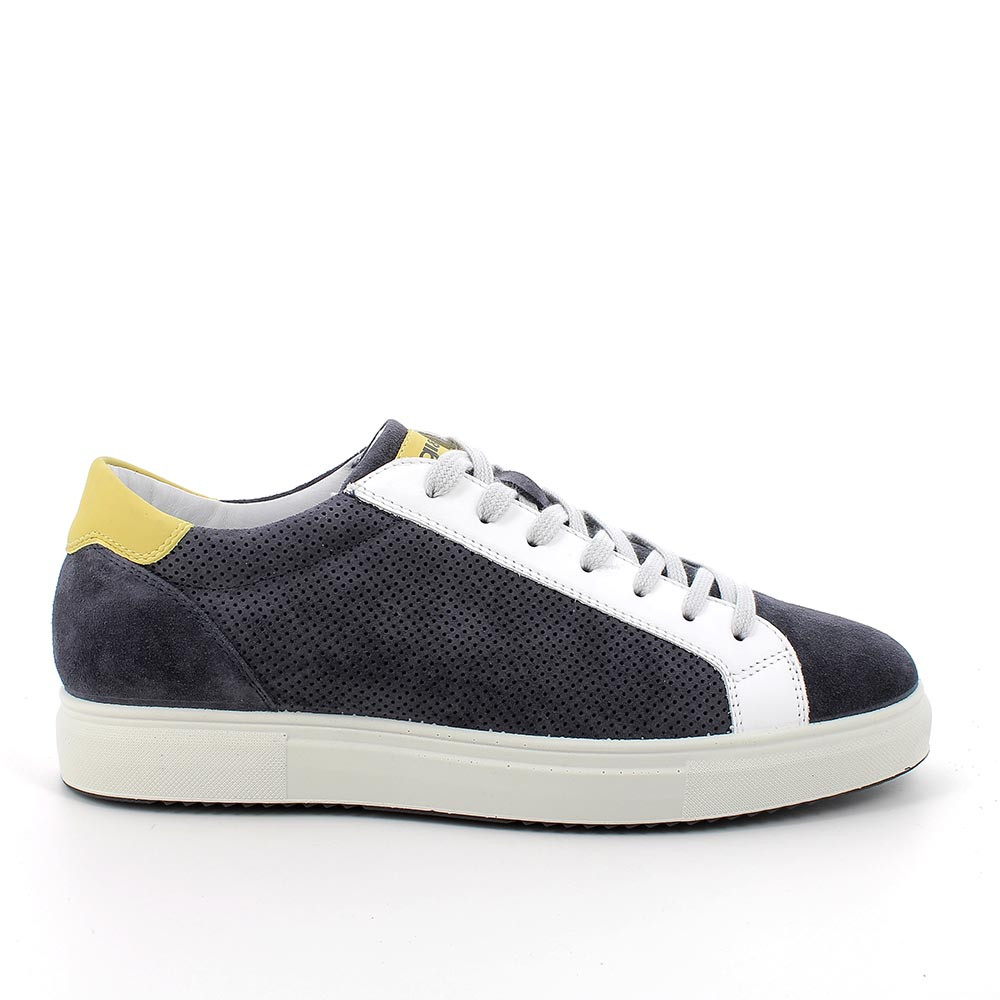 Sneaker in pelle da uomo jeans