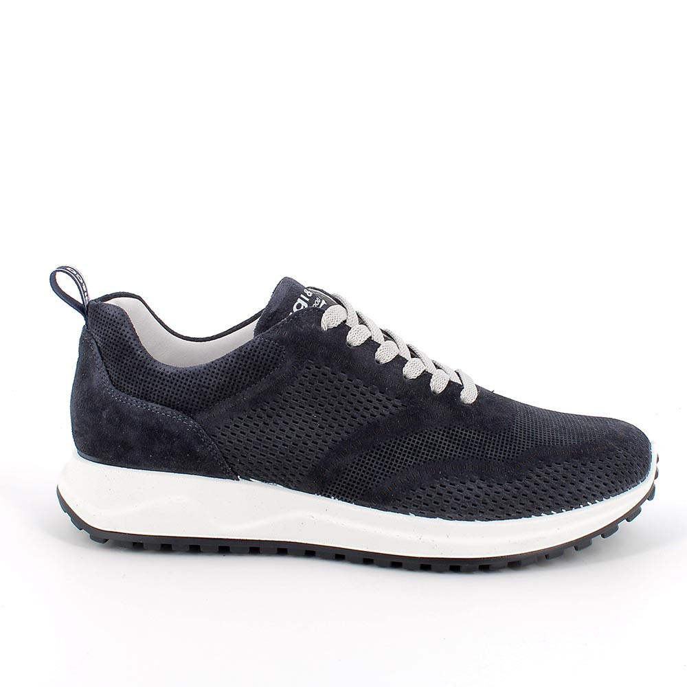 Scarpe da ginnastica rialzate sale dietro