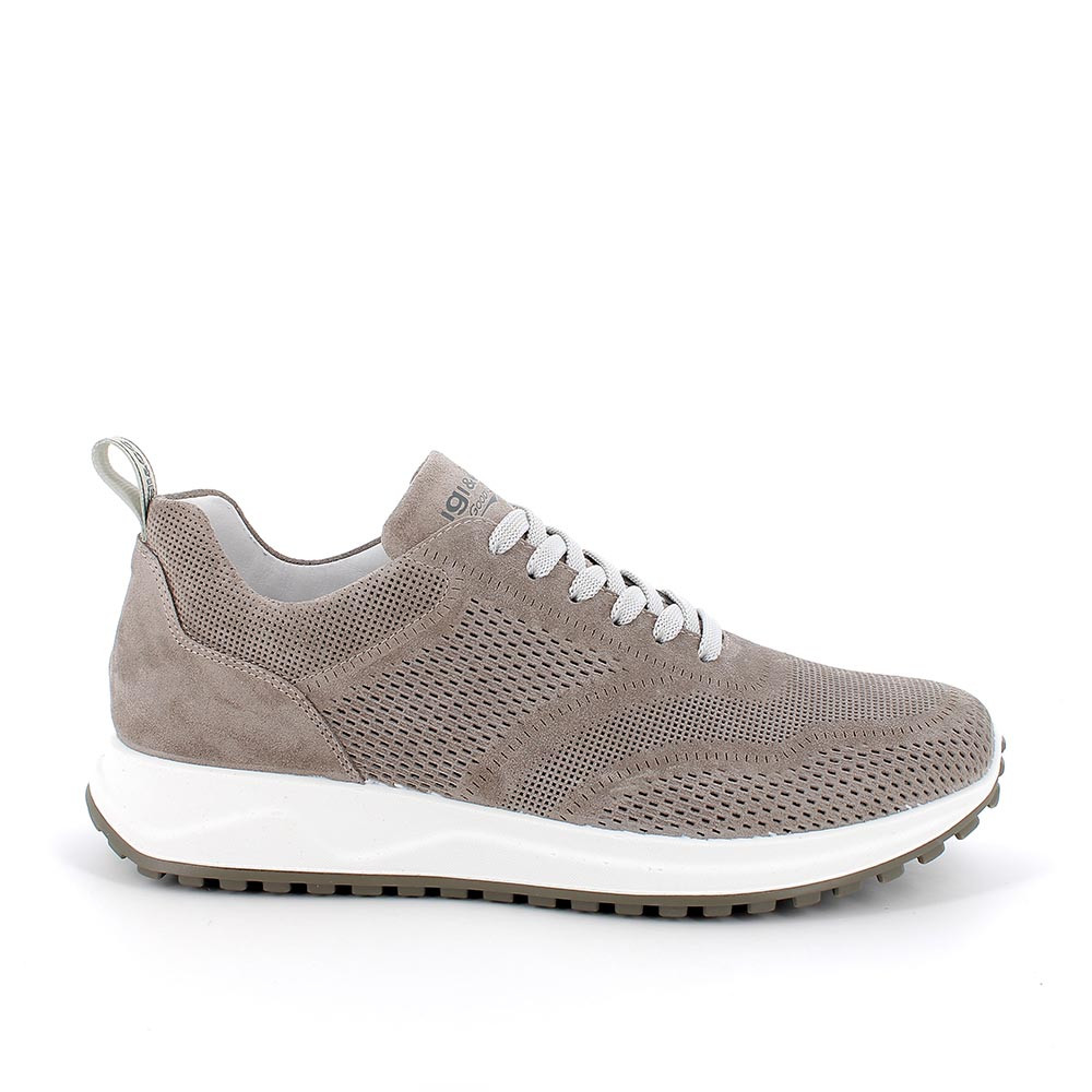 MAN SNEAKERS