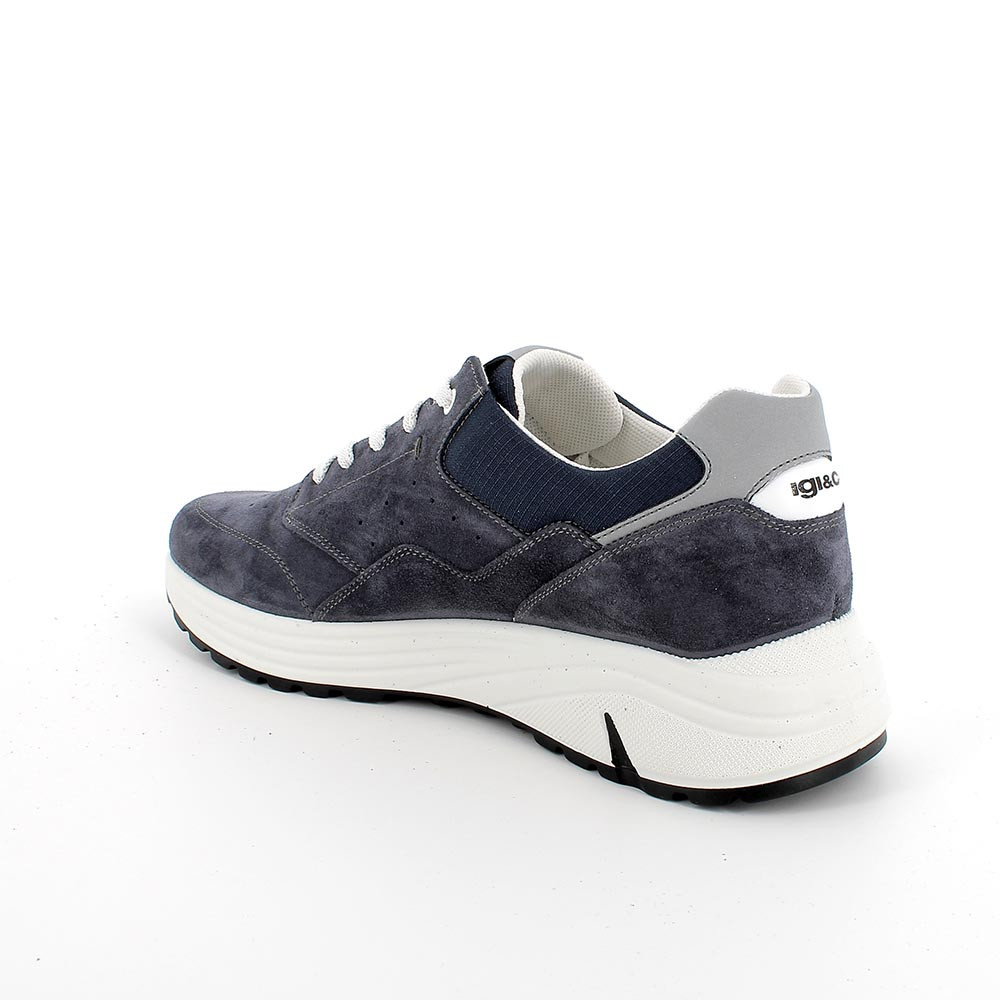 MAN SNEAKERS