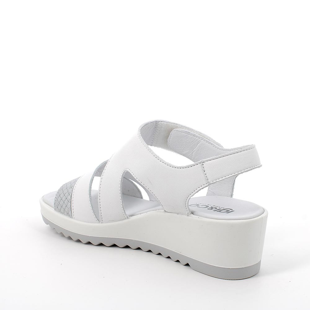 SANDALIAS CON CUNA