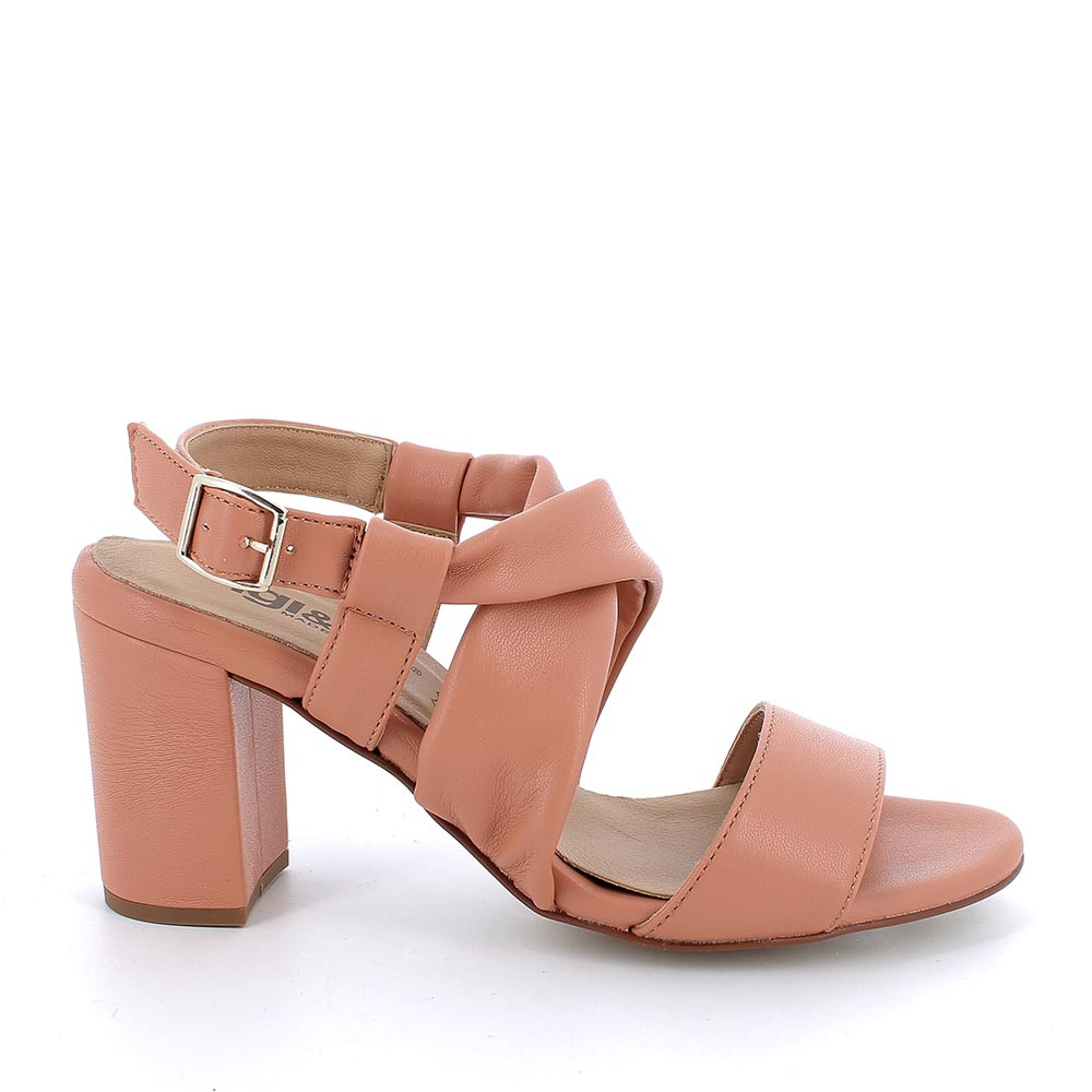 Sandali con tacco indossati best sale