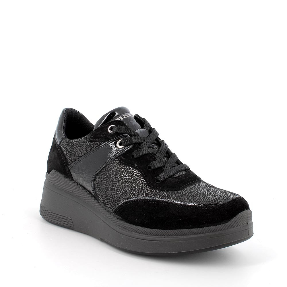WOMAN SNEAKERS