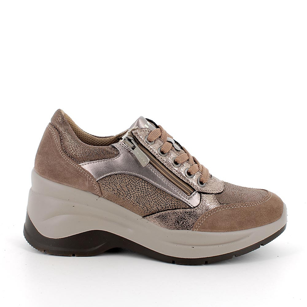 zapatillas deportivas de senora con cuna en piel color marron fango