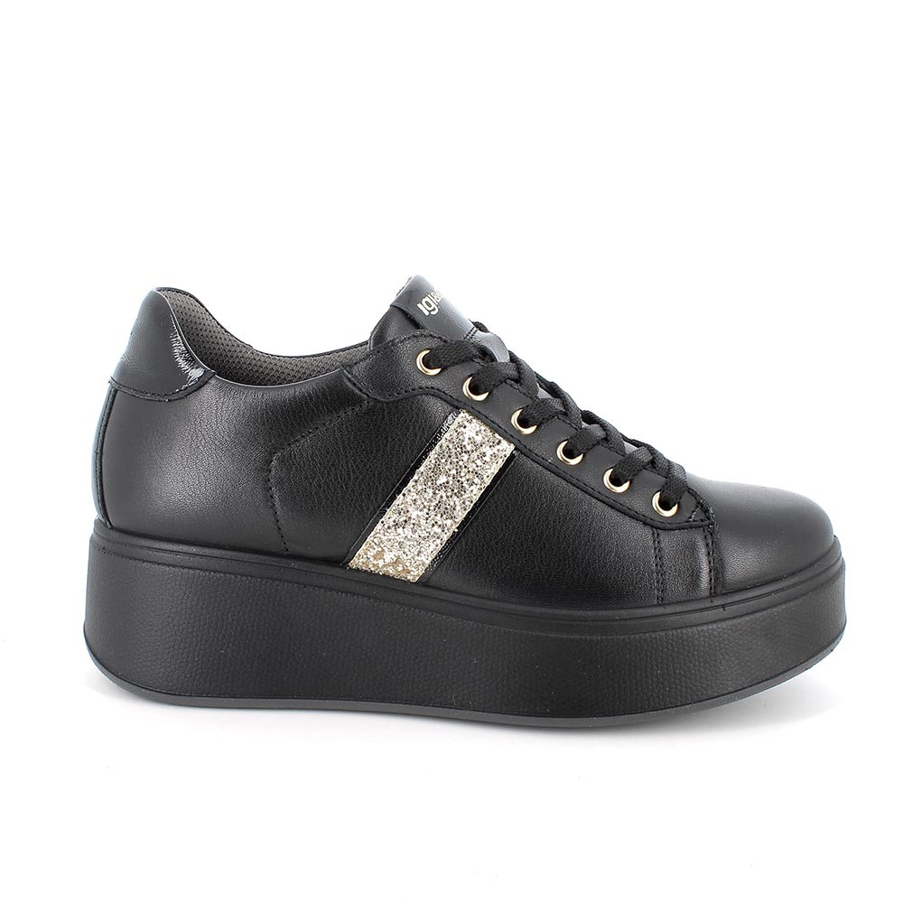 WOMAN SNEAKERS
