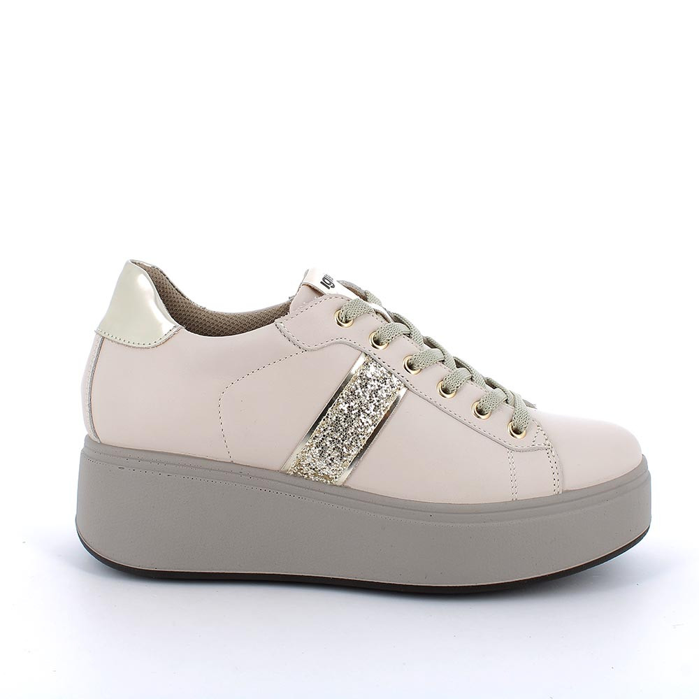 WOMAN SNEAKERS