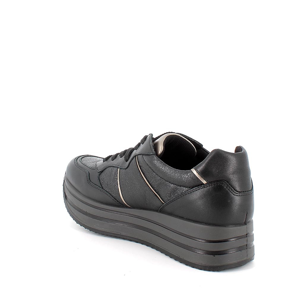 Sneakers con zeppa in pelle da donna nero laminato