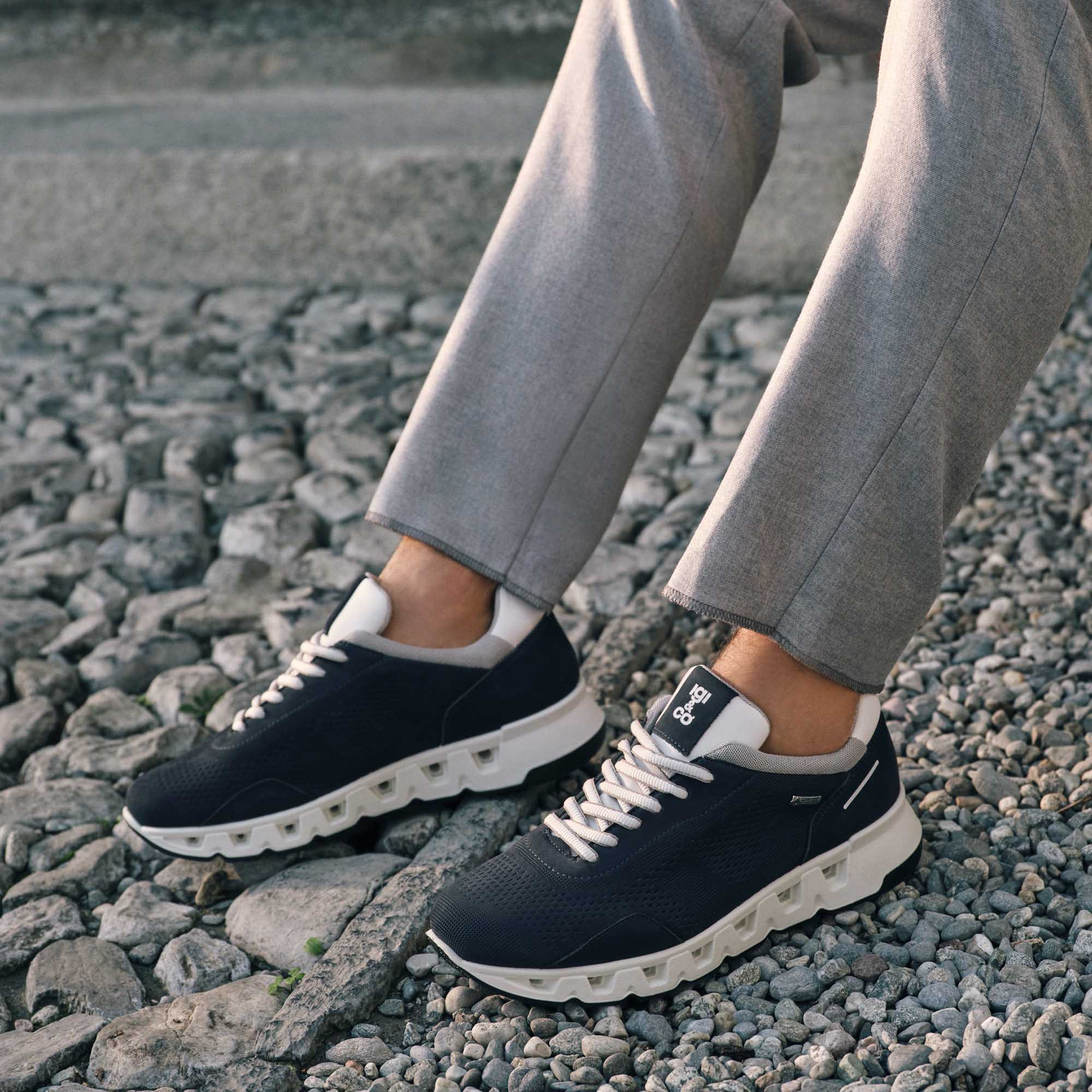 Adidas gore tex surround discount