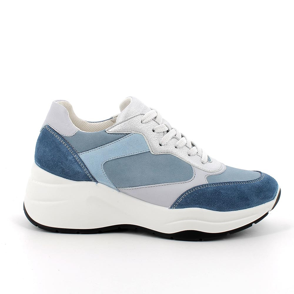 ZAPATILLAS DEPORTIVAS CON CUNA