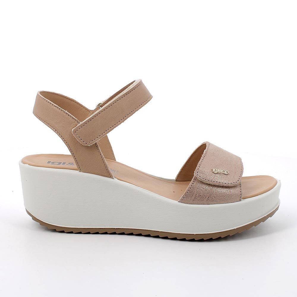 SANDALS WITH WEDGE