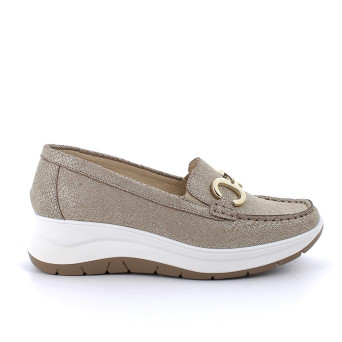 DAME MOKASSIN MIT KEILABSATZ BEIGE UND PLATIN MIT ELASTIK DAME MOKASSIN MIT KEILABSATZ BEIGE UND PLATIN MIT ELASTIK