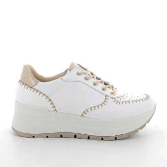 DAME SNEAKER MIT KEILABSATZ WEISS UND PLATIN MIT SENKEL DAME SNEAKER MIT KEILABSATZ WEISS UND PLATIN MIT SENKEL