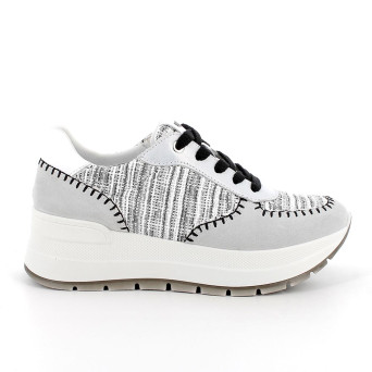 DAME SNEAKER MIT KEILABSATZ WEISS UND SCHWARZ MIT SENKEL DAME SNEAKER MIT KEILABSATZ WEISS UND SCHWARZ MIT SENKEL