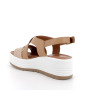 Sandalia de cuña para mujer beige y platino con hebilla Sandalia de cuña para mujer beige y platino con hebilla