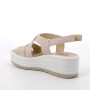 Sandali con zeppa da donna beige e platino con fibbia Sandali con zeppa da donna beige e platino con fibbia