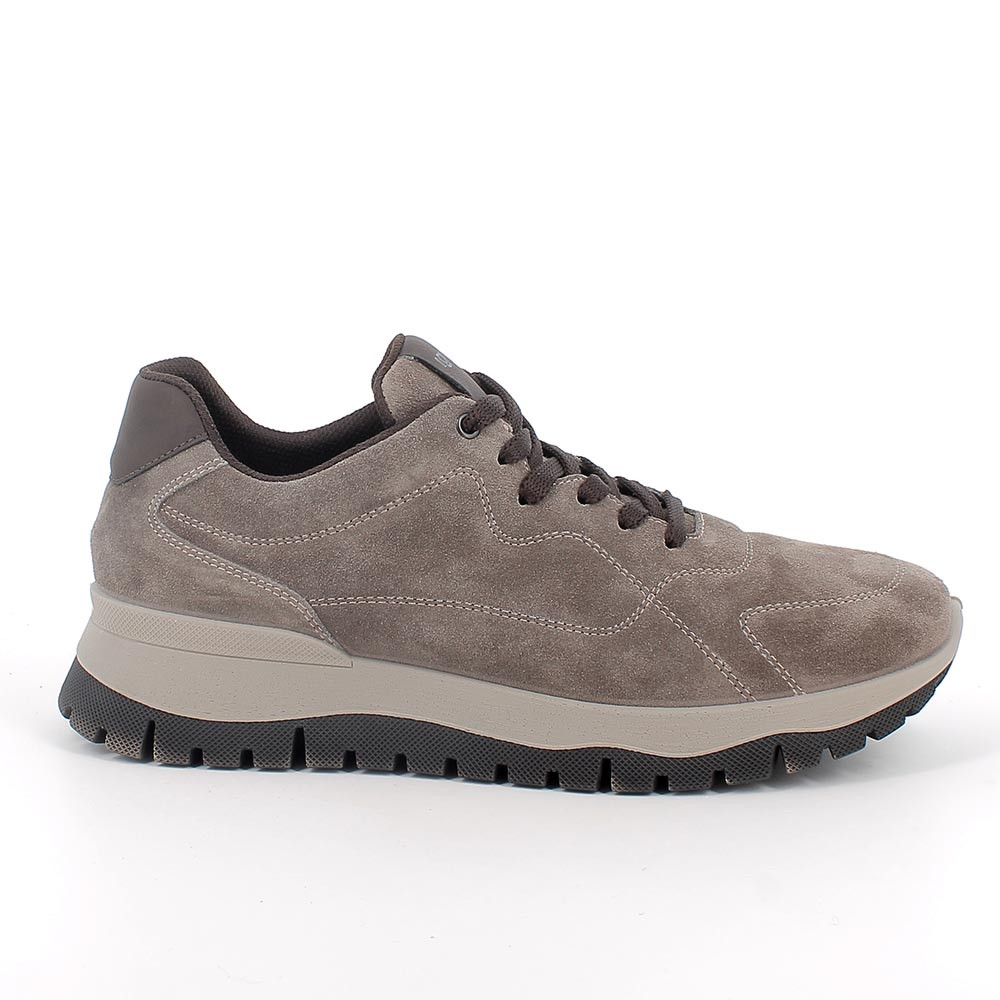 Sneakers da uomo marrone e grigio con lacci