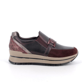 Slip on da donna bordò con elastico Slip on da donna bordò con elastico
