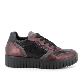 Deportivo con cuña para mujer burdeos y negro con cordones Deportivo con cuña para mujer burdeos y negro con cordones