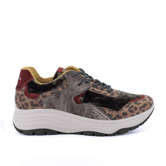 Deportivo con cuña para mujer marron y verde con cordones Deportivo con cuña para mujer marron y verde con cordones