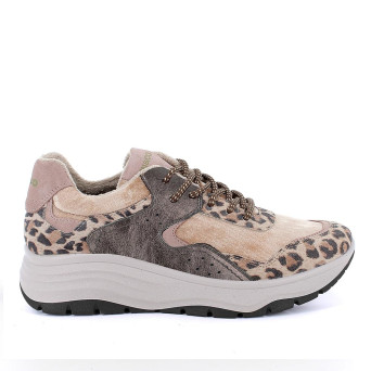 Deportivo con cuña para mujer beige y marron con cordones Deportivo con cuña para mujer beige y marron con cordones